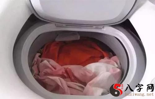 梦见许多脏衣服