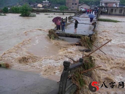 梦见洪水冲过阳台