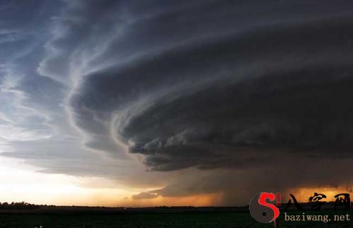 梦见龙卷风把人带跑