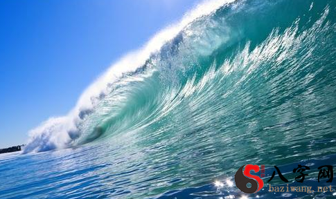 梦见波涛汹涌的大海