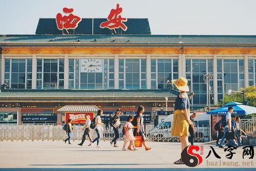 梦见在火车站等火车